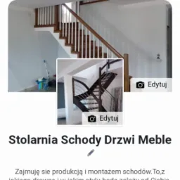 Zrzut ekranu profilu firmy 'Stolarnia Schody Drzwi Meble' na Facebooku, prezentujący dwa zdjęcia: klasyczne drewniane schody z białymi tralkami oraz nowoczesne, spiralne schody metalowe.