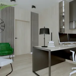 Nowoczesne biuro: biurko z dwoma monitorami, ergonomiczne białe krzesło, ściana z pionowymi czarno-białymi paskami, zielony fotel i dekoracyjny zegar.