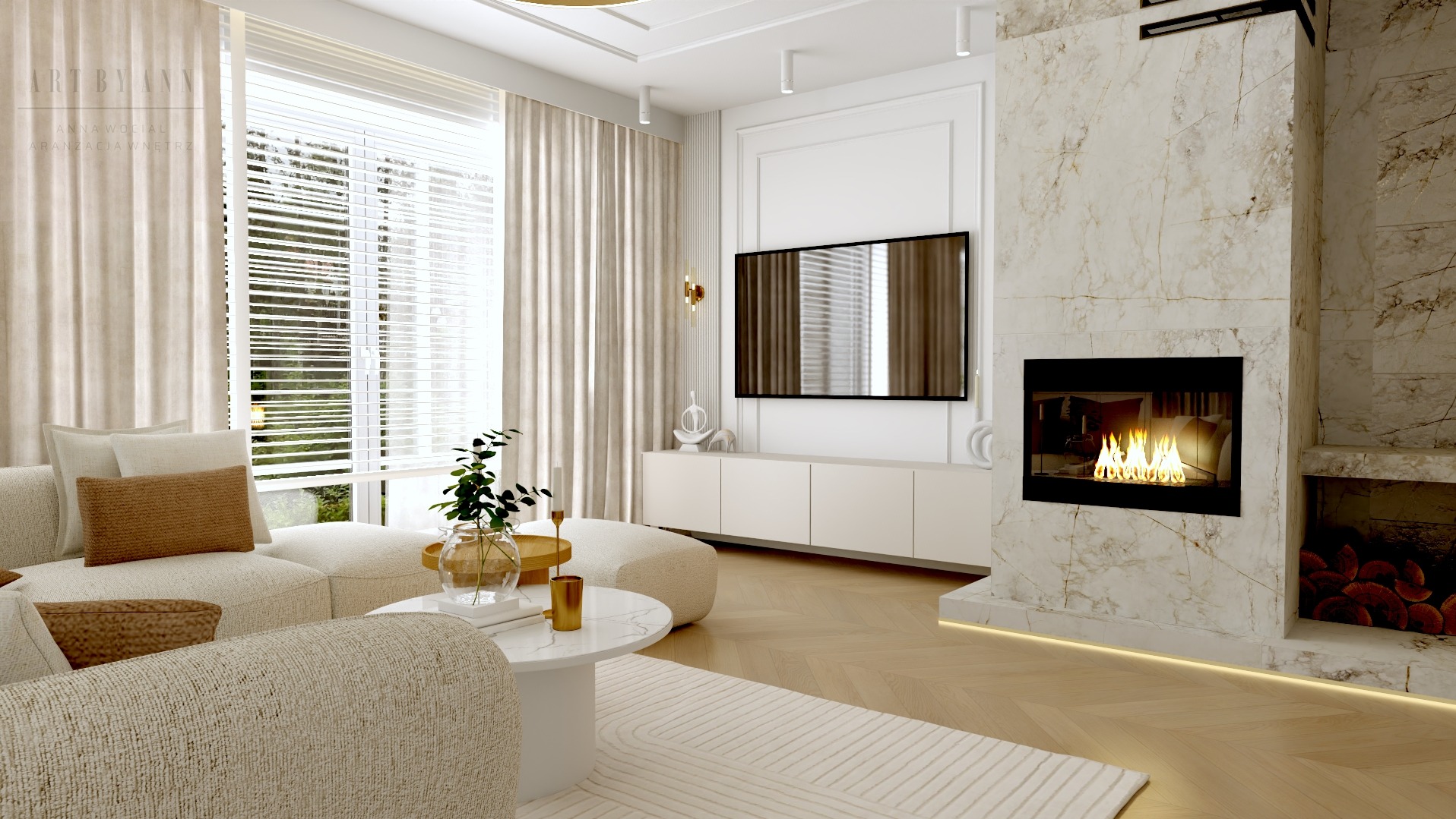 Jasne wnętrze salonu z kominkiem obłożonym marmurem, beżową sofą i stolikiem kawowym na tle okna z żaluzjami i zasłonami. Minimalistyczny design.