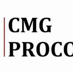 Logo firmy CMG Procons z geometrycznym symbolem sześcianu w odcieniach szarości po lewej stronie i pionową bordową linią oddzielającą od nazwy firmy zapisaną czcionką serifową.