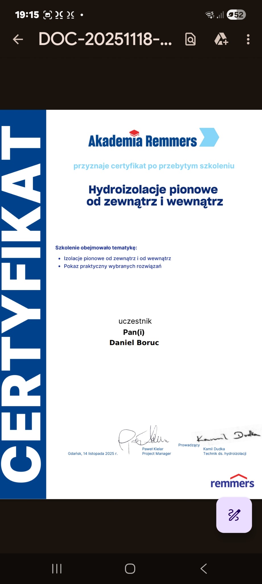 Certyfikat Akademii Remmers potwierdzający ukończenie szkolenia z hydroizolacji pionowych, z podpisami i datą. Dokument w formacie A4, z logo firmy i danymi uczestnika.