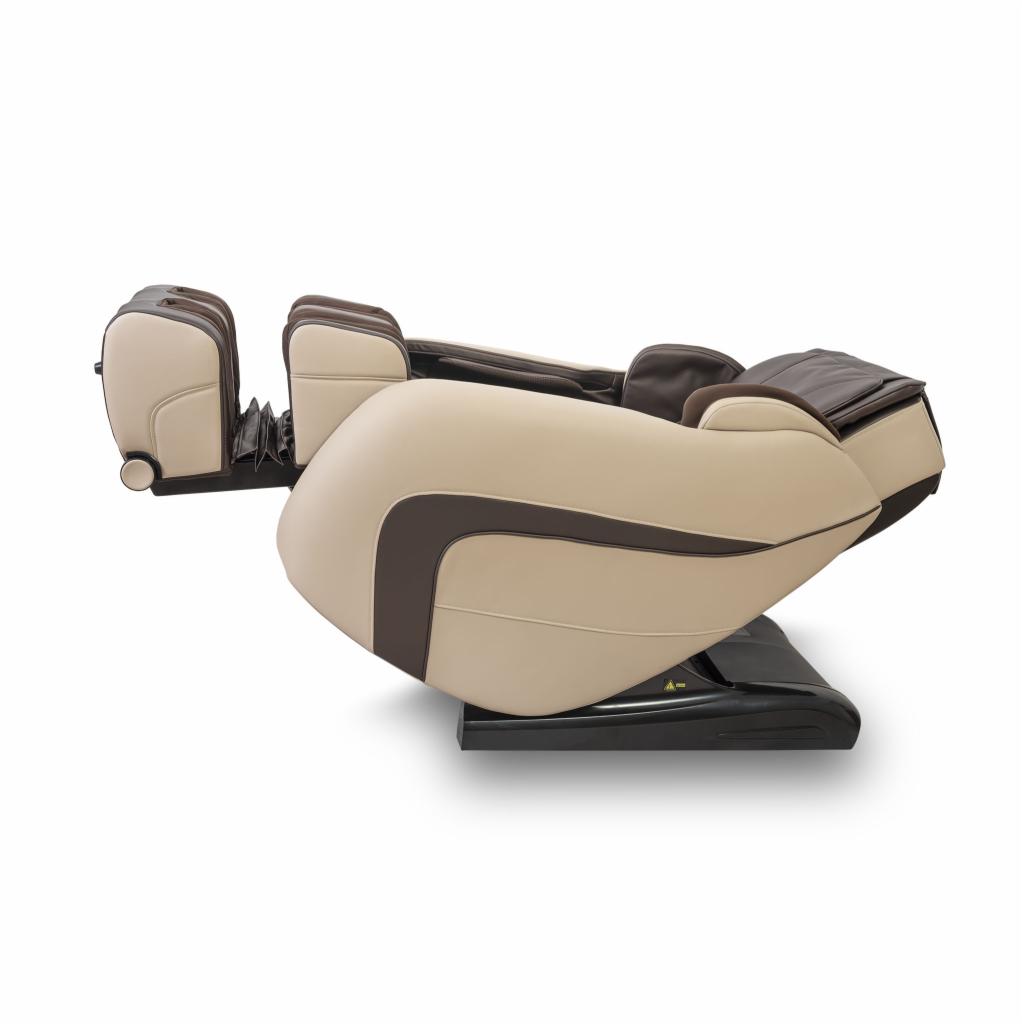 Beżowo-brązowy fotel masujący z wysuwanym podnóżkiem, prezentowany na białym tle w Rzeszowie.