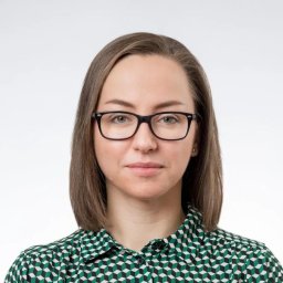 Joanna Jędrzejewska specjalizuje się w sprawach o rozwód, rodzinnych, alimentach jak równiez w prawie oświatowym: dotacje oświatowe