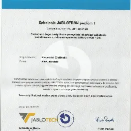 Skan certyfikatu ukończenia szkolenia Jablotron poziom 1, numer PL-JBT-20-0159, wystawiony dla Krzysztofa Zielińskiego z firmy K&K Electric, potwierdzający wiedzę z zakresu instalacji...