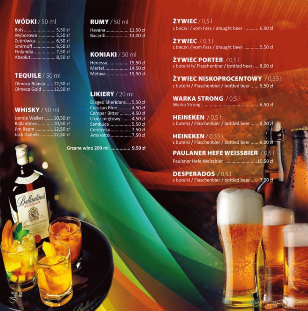 Karta menu baru z ofertą drinków i piw, widoczne butelki whisky Ballantine's oraz szklanki z kolorowymi drinkami i piwami.