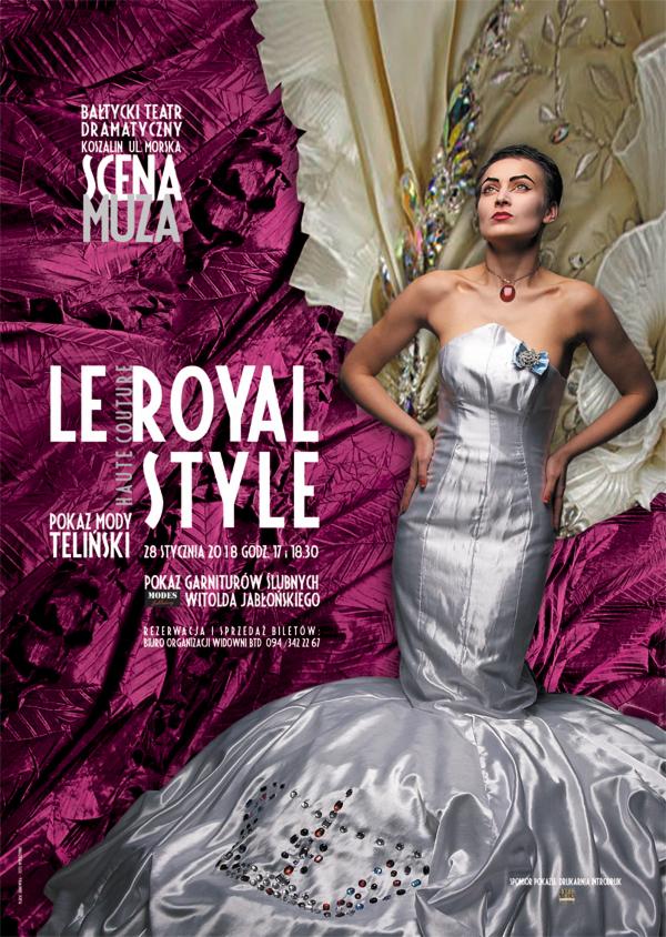 Plakat reklamowy pokazu mody 'Le Royal Style' z modelką w srebrnej sukni na tle dekoracji kwiatowych i fioletowej tkaniny.