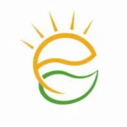 Stylizowane logo przedstawiające słońce i liść, symbolizujące energię odnawialną i ekologię. Górna część logo jest pomarańczowa i przedstawia słońce z promieniami, a dolna część jest zielona...