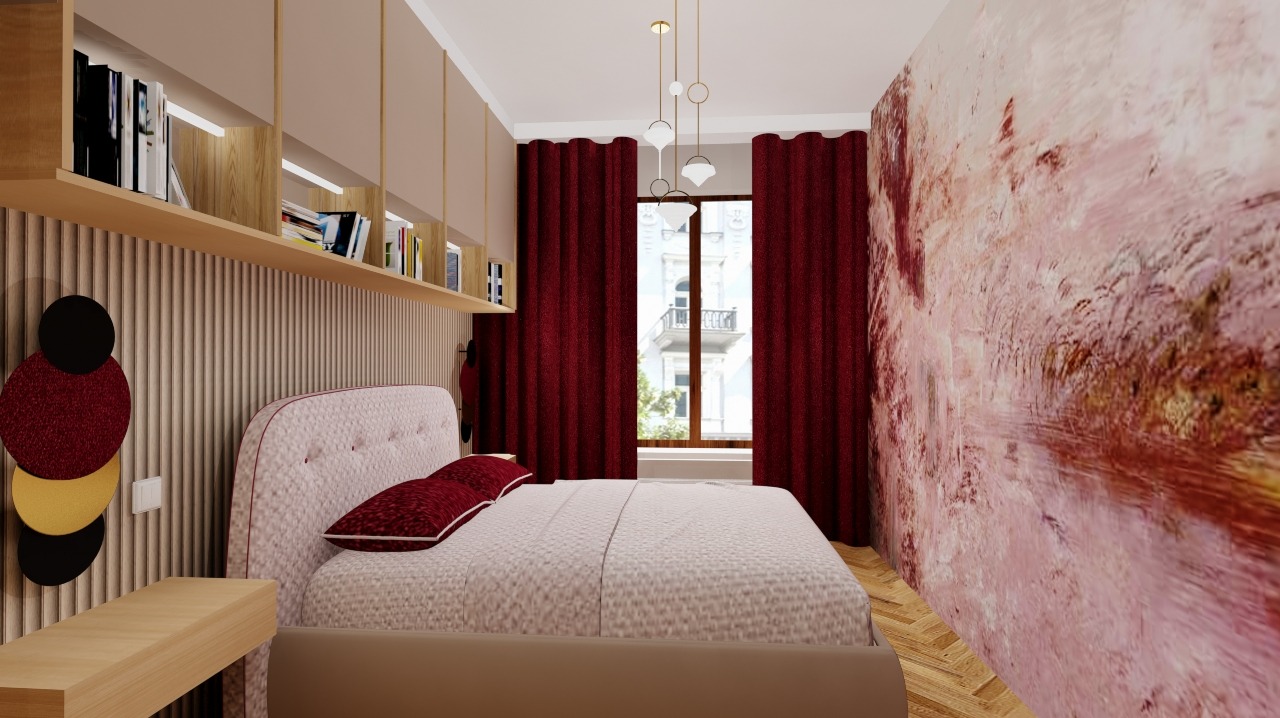 Sypialnia w pudrowym różu, szarości i bieli. Bordowe akcenty w poduszkach i dekoracji ściennej. Drewniane półki z książkami nad wezgłowiem łóżka. Okno z widokiem na miasto.