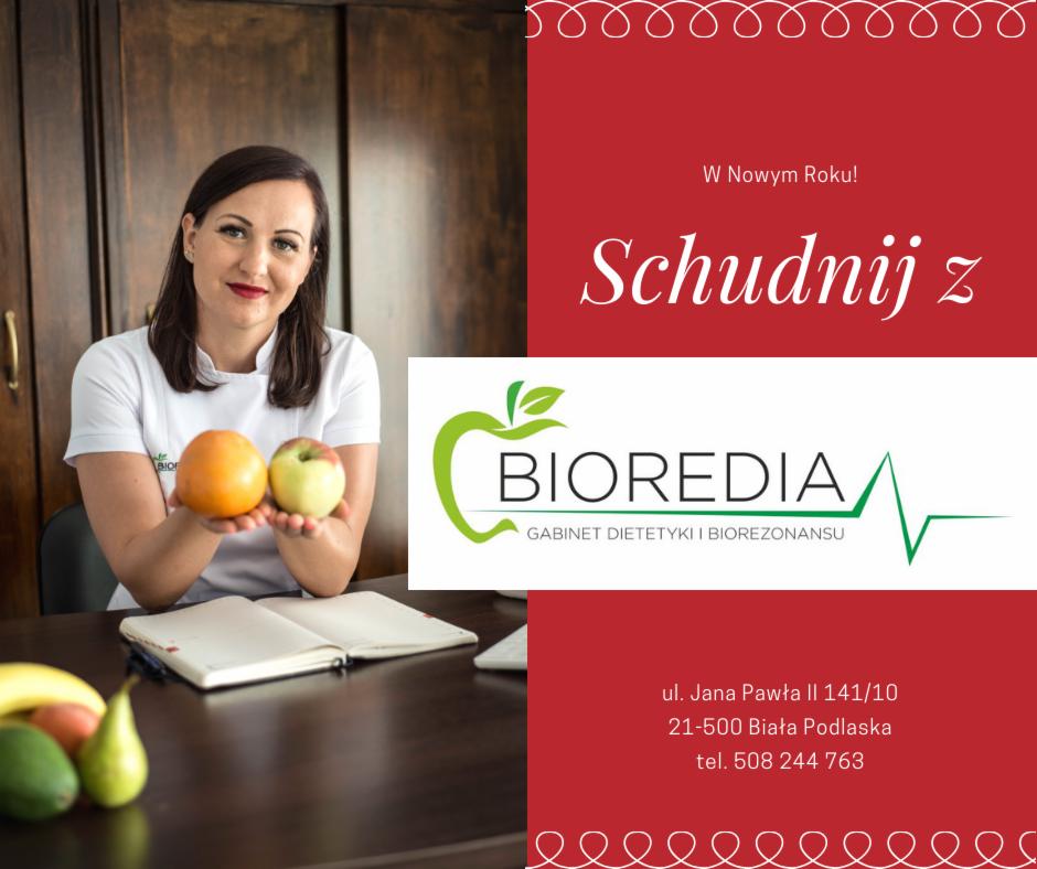 Kobieta w białym uniformie prezentuje pomarańczę i jabłko na tle biurka z owocami, obok logo gabinetu dietetyki i biorezonansu oraz hasło 'Schudnij z...' i dane adresowe.