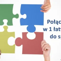 Cztery ręce dopasowują kolorowe elementy układanki, symbolizujące połączenie rat w jedną łatwiejszą do spłaty.