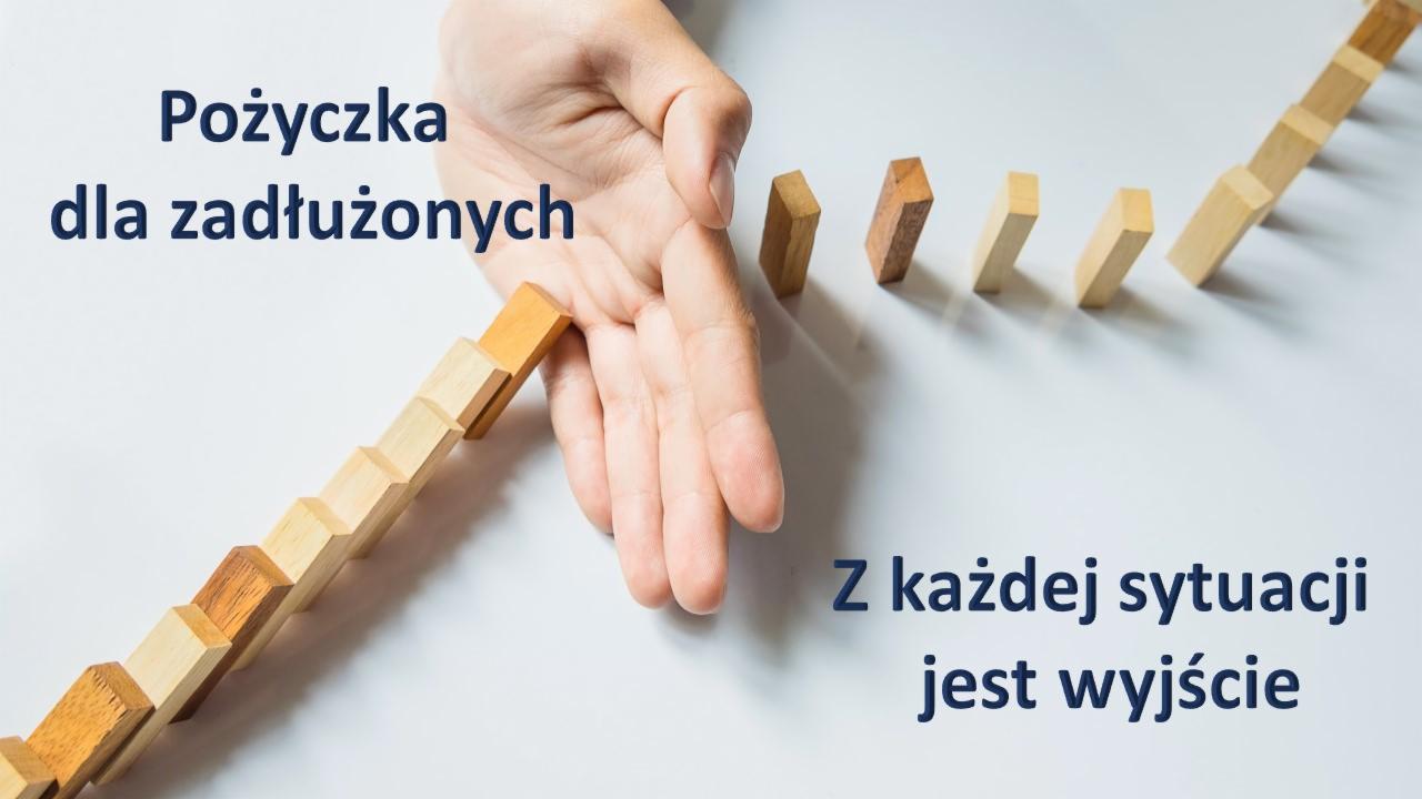 Ręka zatrzymuje upadek kostek domina; tekst: Pożyczka dla zadłużonych, Z każdej sytuacji jest wyjście.