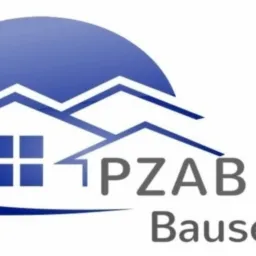 Logo firmy budowlanej PZABUD.DE Bauservice, przedstawiające stylizowany dom z niebieskimi elementami graficznymi.