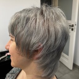 Kolor grey, bardzo modny w tym sezonie
