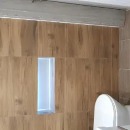 Wykończona łazienka z drewnopodobnymi płytkami, wnęką z podświetleniem i wiszącą toaletą z białą deską.