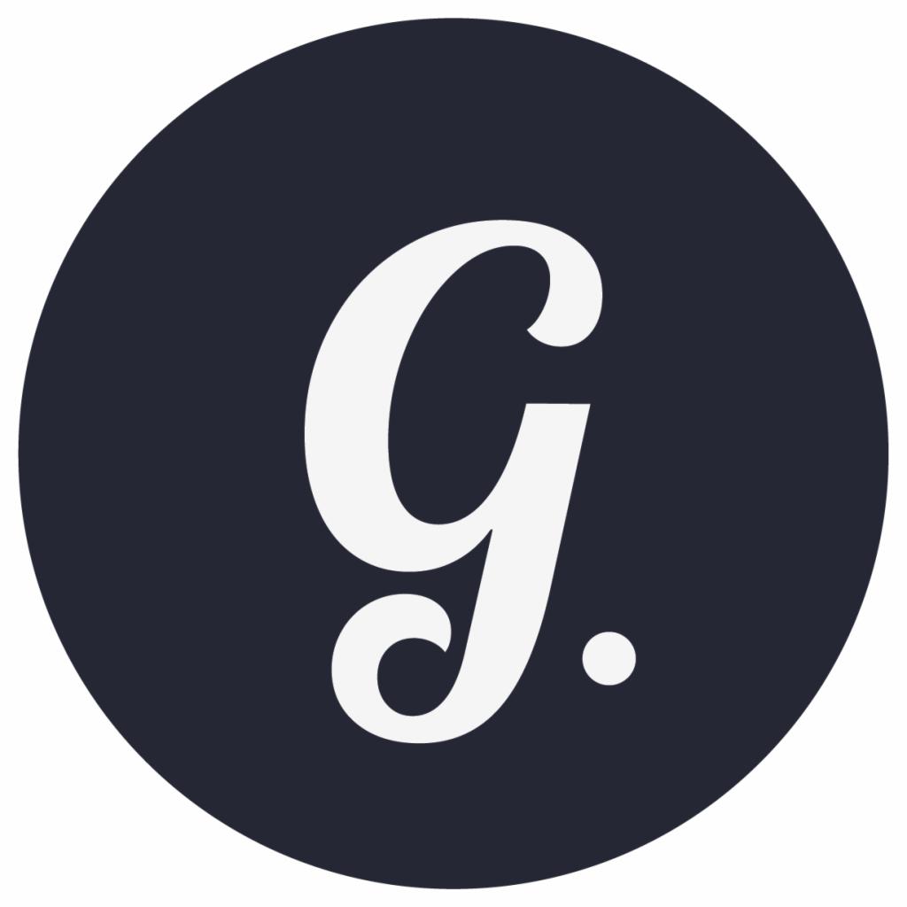 Eleganckie logo z literą 'G' w kursywie, umieszczone na ciemnogranatowym okręgu, z wyraźnym akcentem w postaci kropki po prawej stronie litery.