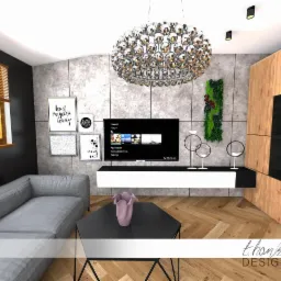 Wizualizacja salonu z szarą sofą, czarnym stolikiem kawowym z różowym wazonem, telewizorem na białej szafce RTV, drewnianą zabudową ścienną, dekoracyjną lampą sufitową i panelami z roślinnością...