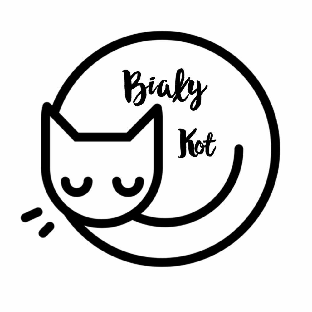 Czarno-białe logo przedstawia śpiącego kota w okręgu z napisem 'Biały Kot' wykonanym ozdobną czcionką.