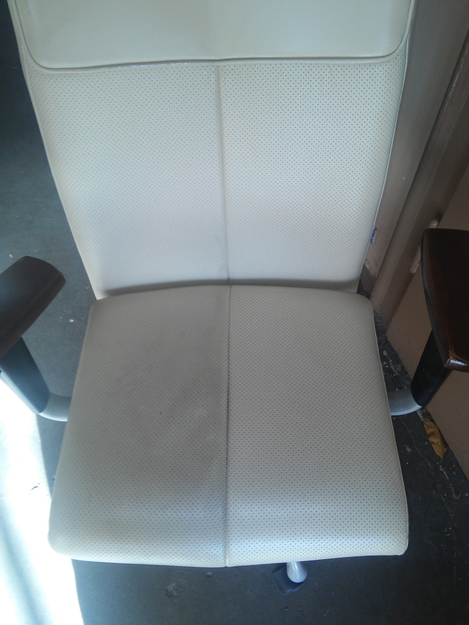 Możemy także prawidłowo wyczyścić meble tapicerowane.