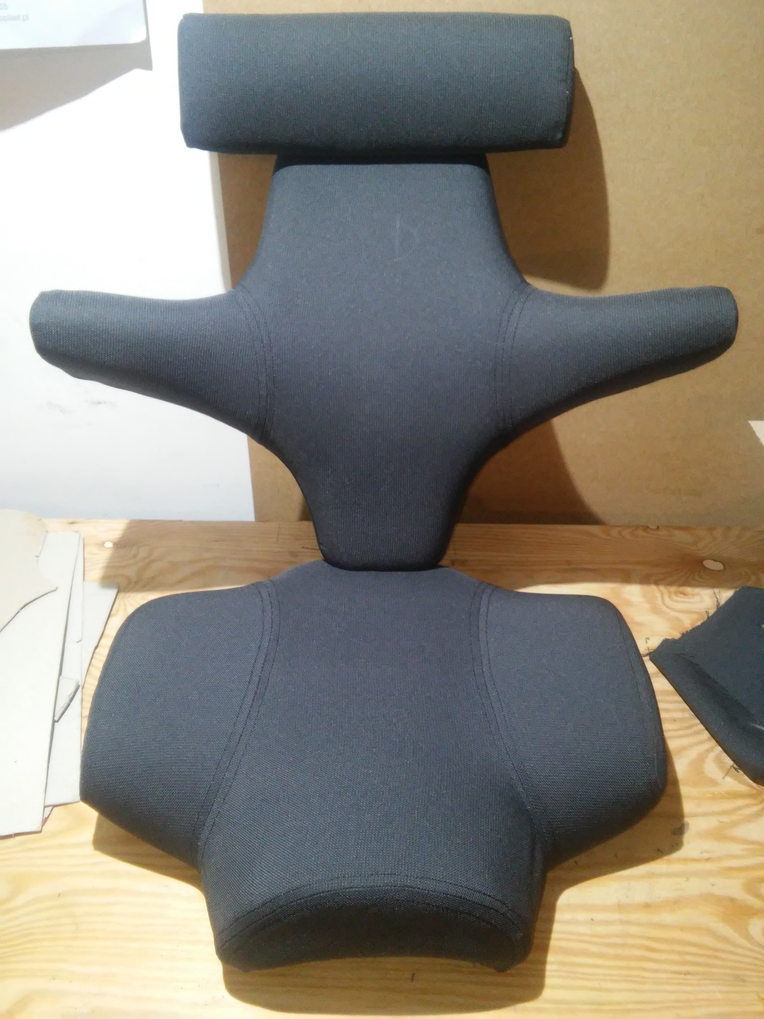 Rozmaite krzesła biurowe naprawiamy.