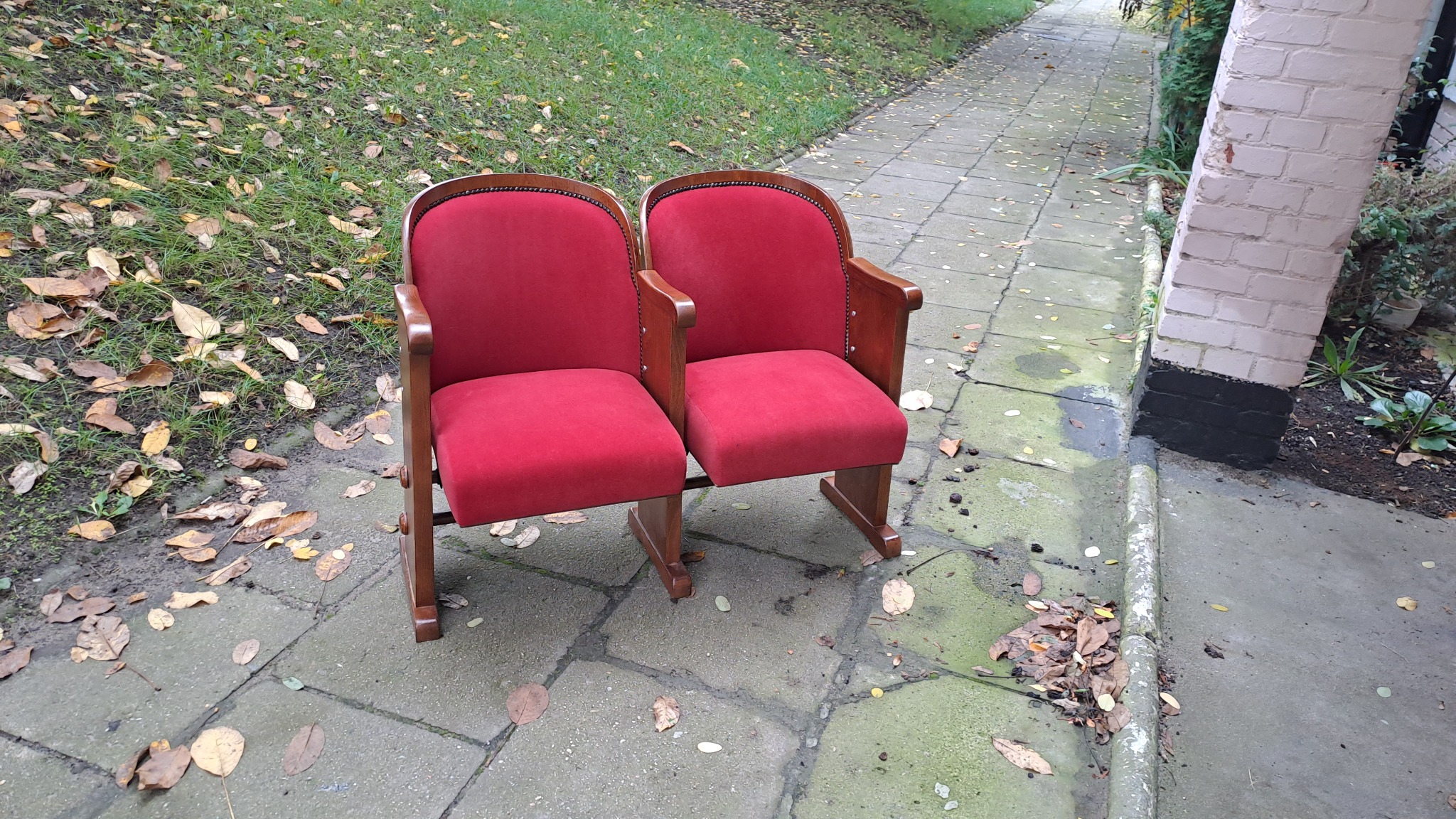 Renowacja foteli kinowych.