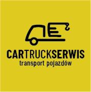 Żółte logo firmy Cartruckserwis transport pojazdów, przedstawiające schematyczną lawetę z hakiem.