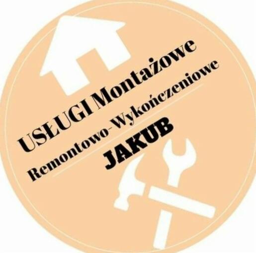 Logo firmy remontowo-wykończeniowej JAKUB, na okrągłym beżowym tle, z ikoną domu, napisem 'USŁUGI Montażowe Remontowo-Wykończeniowe JAKUB' oraz ikonami młotka i klucza.