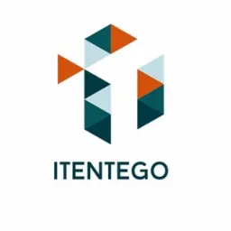 Graficzne logo firmy ITENTego przedstawiające abstrakcyjną formę sześcianu zbudowanego z trójkątów w odcieniach błękitu, zieleni i pomarańczu, umieszczone nad nazwą firmy zapisaną ciemnoturkusową...