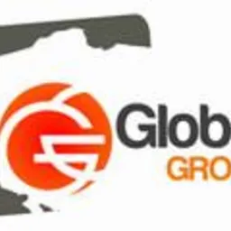Logo firmy Global Group z pomarańczowym symbolem litery G wpisanym w okrąg, na tle szarego obrysu mapy Polski.