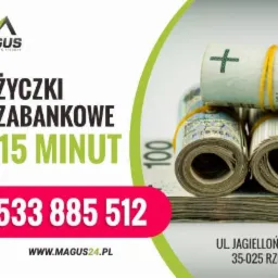 Reklama firmy finansowej Magus z ofertą pożyczek pozabankowych w 15 minut, z numerem telefonu i adresem strony internetowej, obok stos banknot&oacute;w 100 zł z gumką.