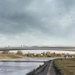 Wizualizacja projektu nowoczesnego, łukowego mostu dla pieszych nad rzeką, z sylwetkami spacerujących osób i żółtym balonem na niebie.