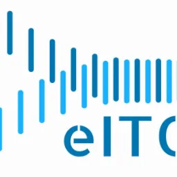 Niebieskie pionowe linie o różnej gęstości, układające się w abstrakcyjny wzór nad napisem 'eITC' w kolorze niebieskim na białym tle.