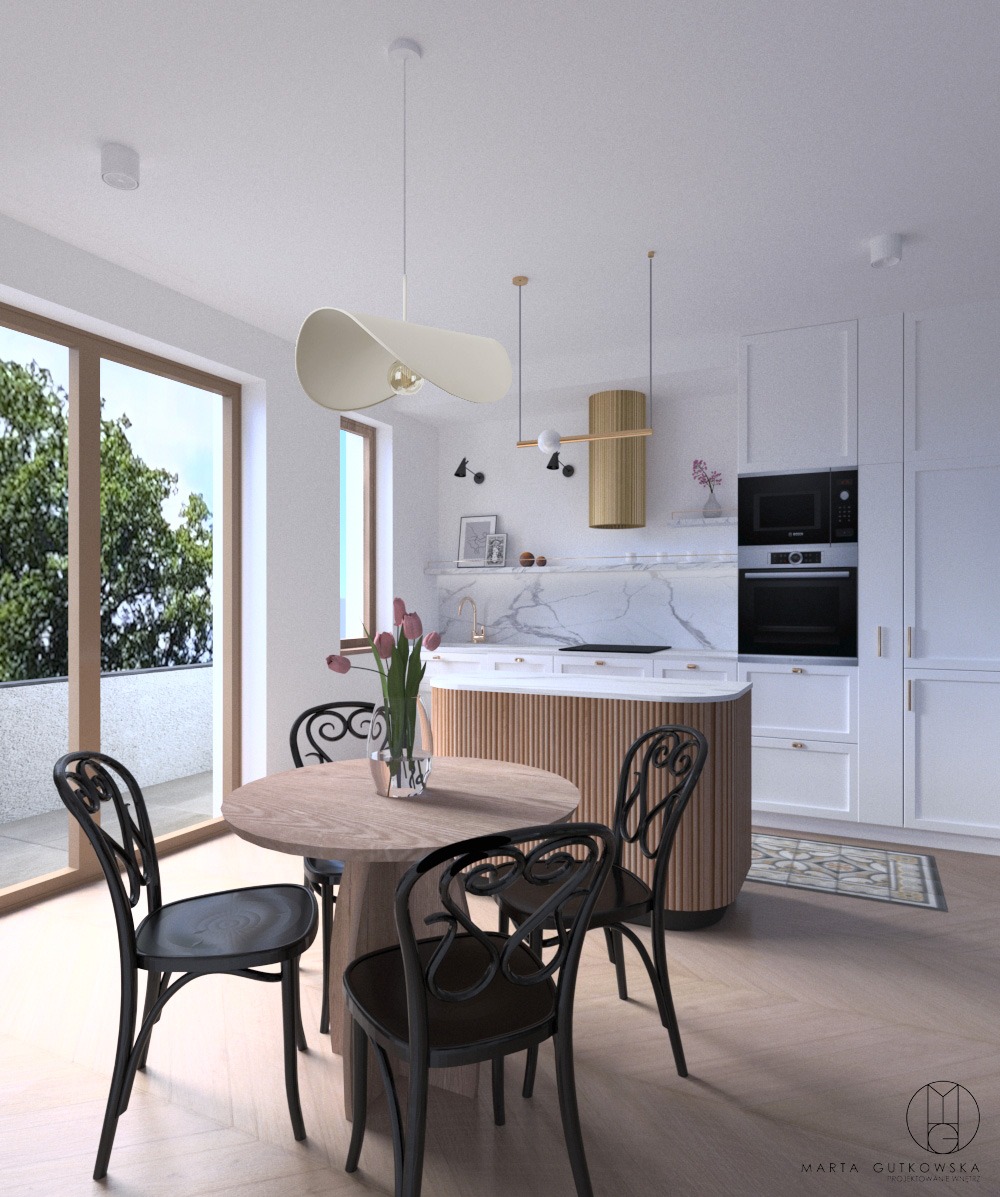 Jasna kuchnia z okrągłym stołem i czterema czarnymi krzesłami w stylu retro, marmurowy blat i backsplash, oraz oryginalne oświetlenie.