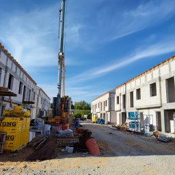 Budowa stanu surowego otwartego 5 szeregów budynków mieszkalnych jednorodzinnych dwulokalowych w zabudowie bliźniaczej, łącznie 20 segmentów - Góraszka, ul. Południowa - 2025 rok