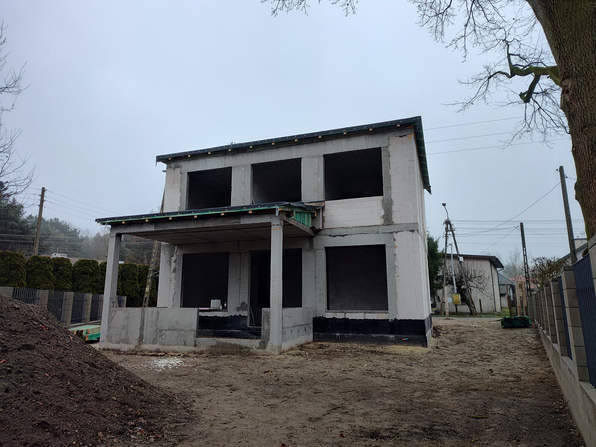 Budowa stanu surowego otwartego z dachem budynku mieszkalnego jednorodzinnego - Otwock, Majowa - 2025 rok