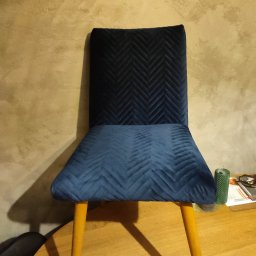 Velvet pikowany w jodełkę na pięknych krzesłach z '78