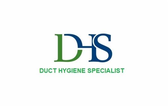 Logo firmy DHS Duct Hygiene Specialist z literami D w kolorze zielonym, H łączącym D i S w kolorze niebieskim oraz S w kolorze niebieskim, poniżej zielony napis DUCT HYGIENE SPECIALIST.