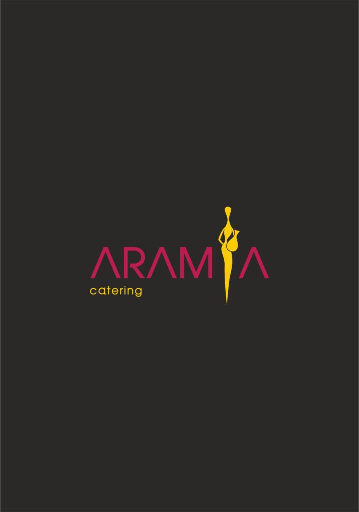 Logo firmy cateringowej ARAMA z abstrakcyjną, złotą sylwetką kobiety trzymającej dzban, umieszczone na ciemnoszarym tle.