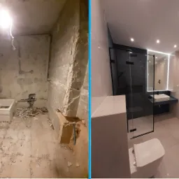 Porównanie stanu łazienki przed i po: surowe mury z odsłoniętą cegłą i gruzem kontra nowoczesne, jasne wnętrze z kabiną prysznicową, podświetlanym lustrem i białymi płytkami.