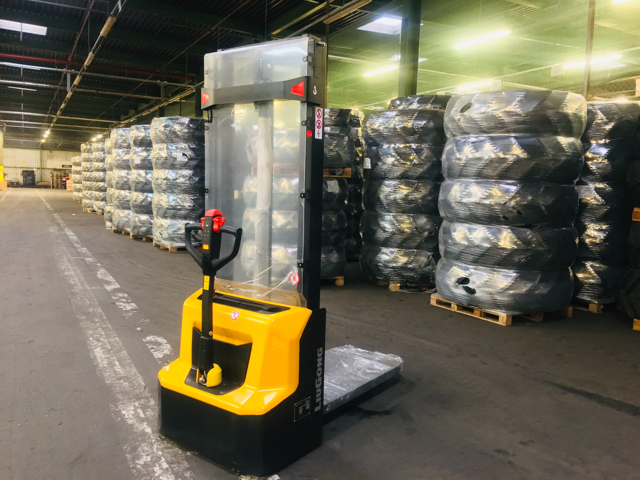 Elektryczny wózek podnośnikowy, model CLG2S012-WF2