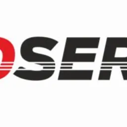 Logo firmy KSEROSERWIS it Sp. z o.o. z czerwonym napisem KSERO i czarnym SERWIS oraz symbolem kartek w czerwonym okręgu.