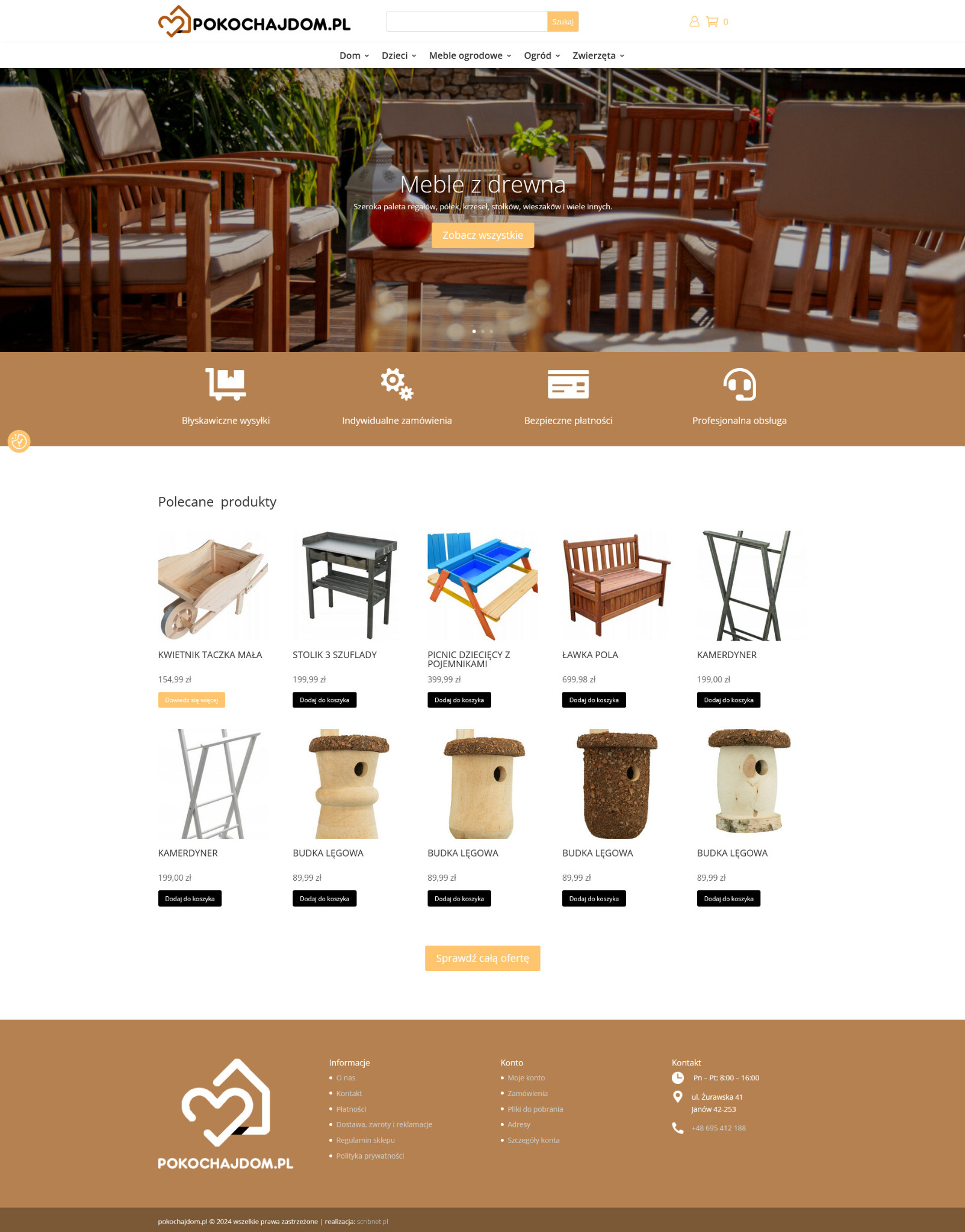 Strona internetowa sklepu meblowego pokochajdom.pl z ofertą mebli ogrodowych z drewna i akcesoriów do ogrodu, prezentująca drewniane krzesła i stolik na tle zieleni.