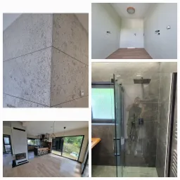 Nowoczesne wnętrze domu: ściana z dekoracyjną szarą fakturą, minimalistyczny korytarz z ukrytymi drzwiami i drewnianą podłogą, przestronny salon z kominkiem i otwartą kuchnią, oraz szklana kabina...