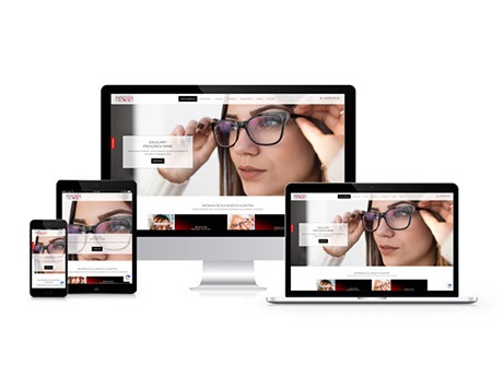 Responsywna strona internetowa optyka na monitorze, laptopie, tablecie i smartfonie, prezentująca kobietę w okularach.