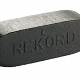 Pojedyncza kostka brykietu z widocznym napisem 'REKORD' na szarym tle.