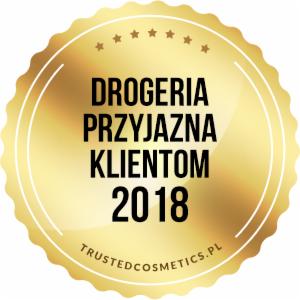 Złota odznaka z napisem 'Drogeria Przyjazna Klientom 2018' i adresem strony trustedcosmetics.pl, otoczona gwiazdkami.