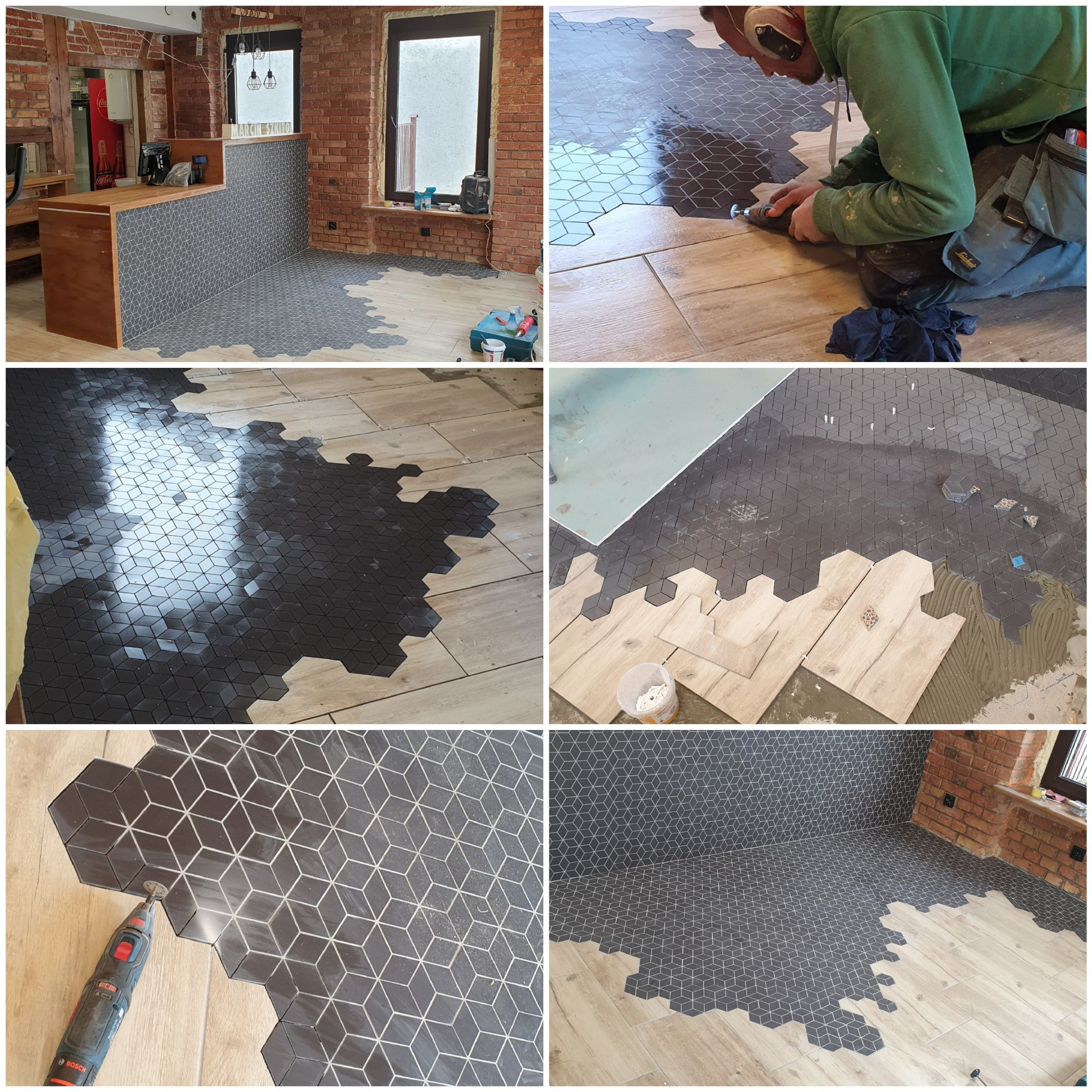 Układanie heksagonalnych, grafitowych płytek z geometrycznym wzorem na podłodze, w części pomieszczenia widoczne drewnopodobne panele, glazurnik docina płytki szlifierką kątową, widoczne narzędzia...