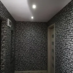 Korytarz wykończony tapetą imitującą mur z kamienia, z zamontowanymi trzema punktowymi lampami sufitowymi i drewnianą podłogą.