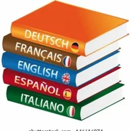 Stos pięciu kolorowych książek z tytułami w różnych językach: niemieckim, francuskim, angielskim, hiszpańskim i włoskim, każda oznaczona flagą danego kraju.