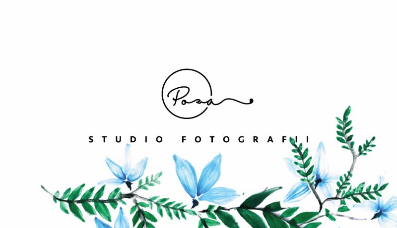 Logo studia fotograficznego 'Posa' z akwarelowymi kwiatami i liśćmi w odcieniach niebieskiego i zieleni na białym tle.