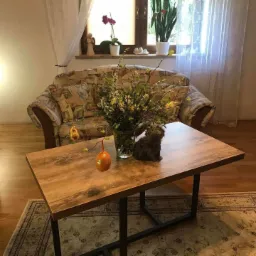 Oto nasz kolejny stolik pasujący do salonu jak i na taras. Proste i stylowe wykonanie :D